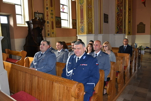 Na zdjęciu funkcjonariusze policji w trakcie uroczystej mszy.