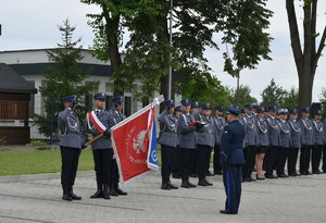 Na zdjęciu policjanci z lubaczowskiej jednostki składają honor Zastępcy Komendanta Wojewódzkiego Policji w Rzeszowie mł.insp. Jackowi Juwie.