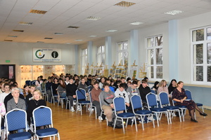 Sala wypełniona uczestnikami.