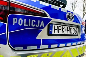 Radiowóz oznakowany.