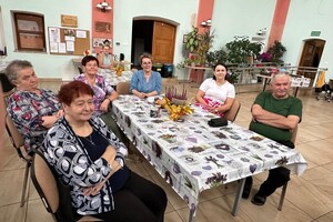 Uczestnicy spotkania w sali.